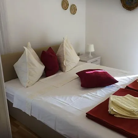 Villa-lena Apartman *